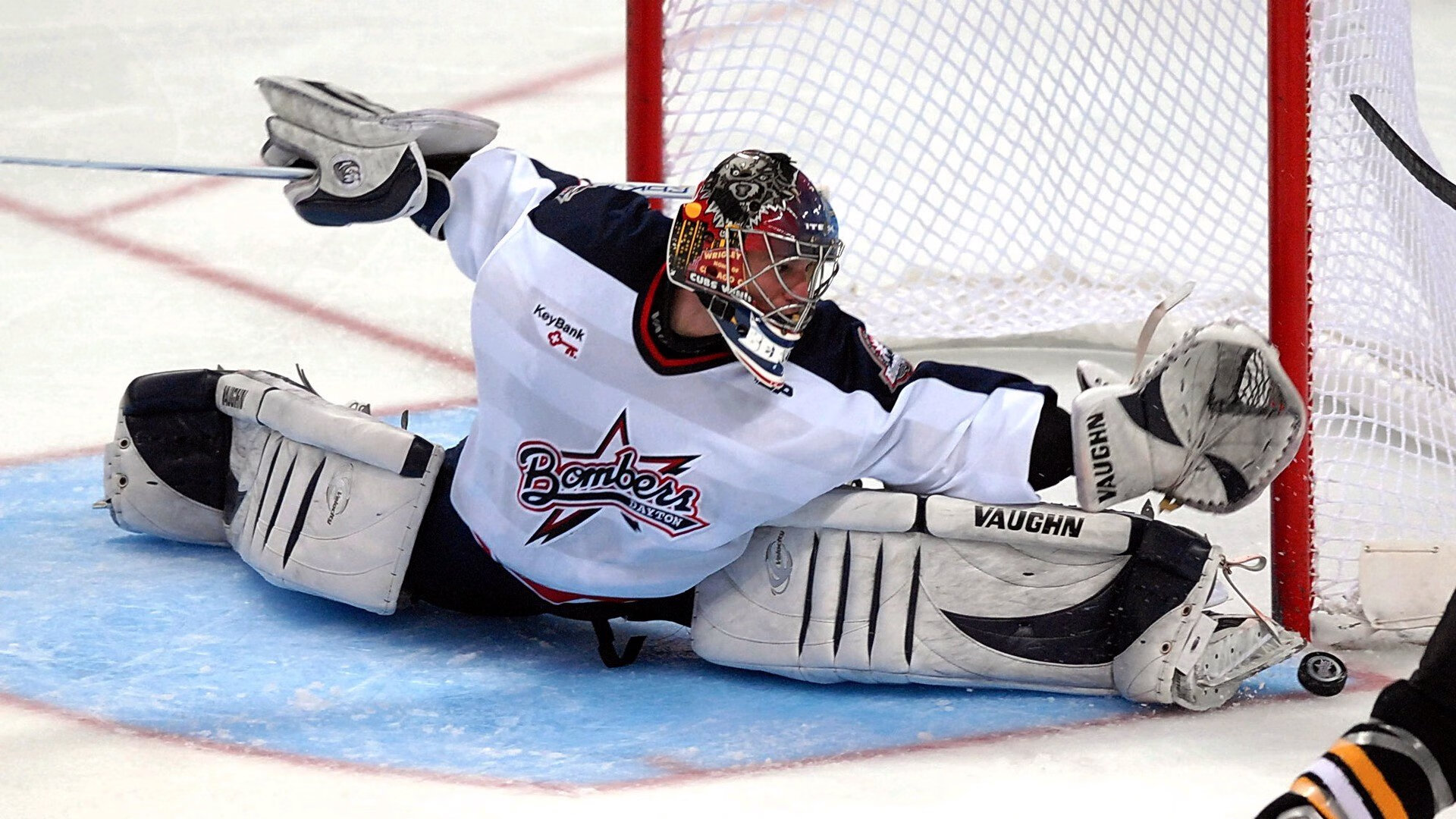 柯尔赞冲线瞬间引发现场欢呼,科尔阿赞